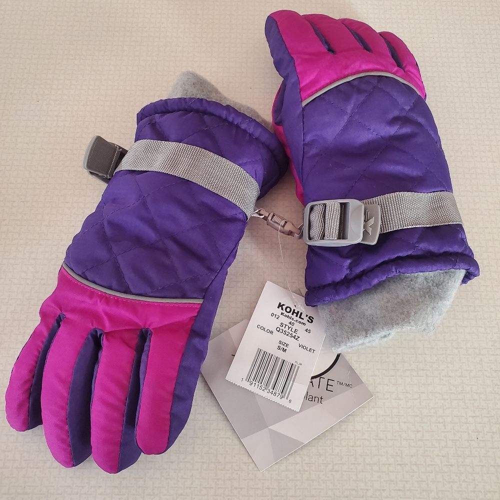 NWT Ski/SNow Play Gloves 🧤